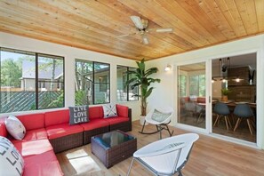 Smart TV, video games