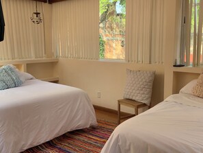4 habitaciones, escritorio, tabla de planchar con plancha y wifi gratis