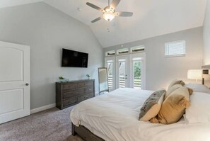 3 bedrooms, desk, iron/ironing board, WiFi