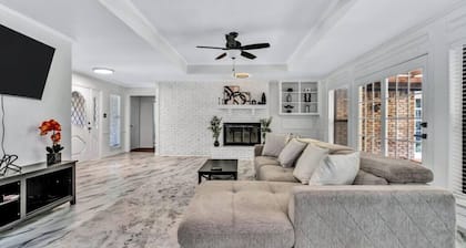 Spacious 1 Story Home: Game Room, Grill, Patio