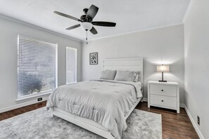 4 soverom, strykejern/-brett, wi-fi og sengetøy