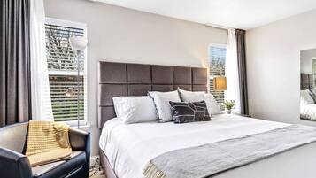 3 habitaciones, escritorio, tabla de planchar con plancha y wifi