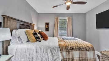 4 bedrooms, desk, iron/ironing board, WiFi