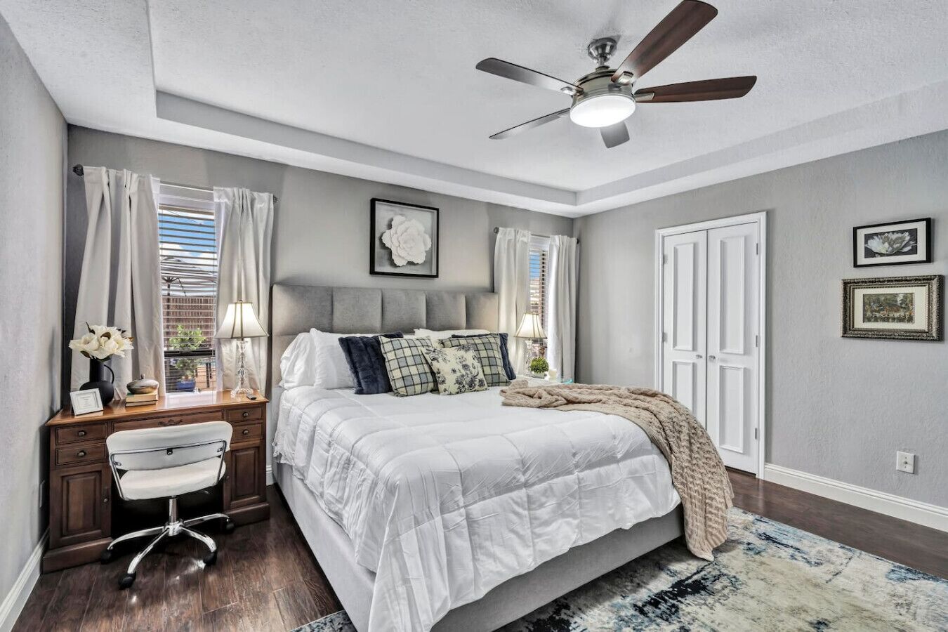 4 室 のベッドルーム、デスク、アイロン / アイロン台、WiFi