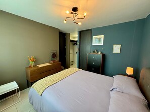 2 عدّة غرف نوم وخزنة داخل الغرفة ومكواة/لوح كي وواي فاي مجانًا