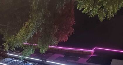 Pvt Room with Access to Rooftop and Jacuzzi