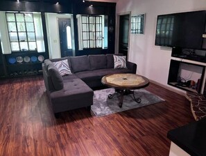 Smart TV, fireplace