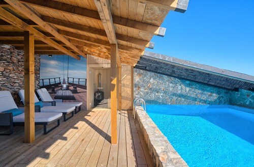 Villa New Horizons with Pool IV