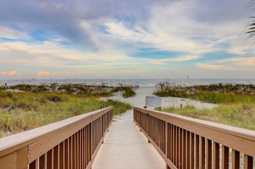 452 Captains Walk-5 Bedroom OCEANFRONT Penthouse - NEW Vrbo Listing