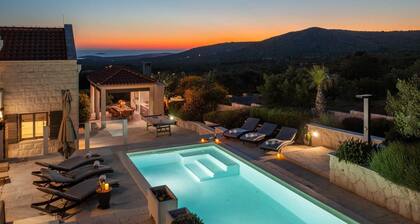 Villa True Oasis with Heated Pool