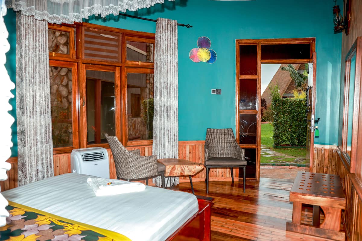 Executive Cottage | 1 bedroom, desk, free WiFi, bed sheets
