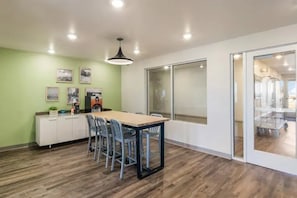 Dining - Woodspring Suites Downers Grove - Chicago (Downers Grove)