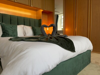 Serene Ocean Side Apartment BTN