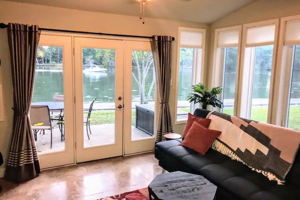 Comfort Condo | 2 bedrooms, individually decorated, individually furnished, free WiFi
