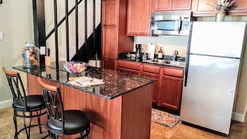Comfort Διαμέρισμα (Condo) | Ιδιωτική κουζίνα | Ψυγείο κανονικού μεγέθους, φούρνος μικροκυμάτων, μαγειρικές εστίες