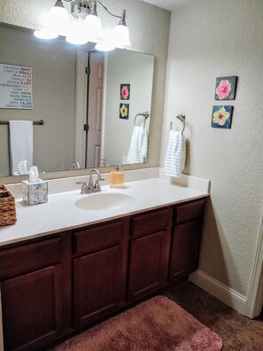 Comfort Condo | Bathroom | Combined shower/tub, towels - Spacious Lakeside Country Getaway (Hot Springs)