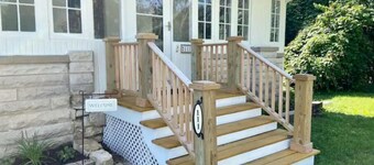 Exceptional Location, only 3 blocks east of campus