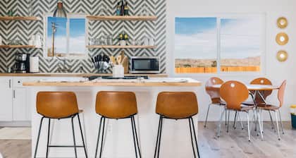 DESERT OASIS with Star Gazing/Fire pit/Games/Spa and Pool/BBQ