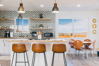 DESERT OASIS with Star Gazing/Fire pit/Games/Spa and Pool/BBQ