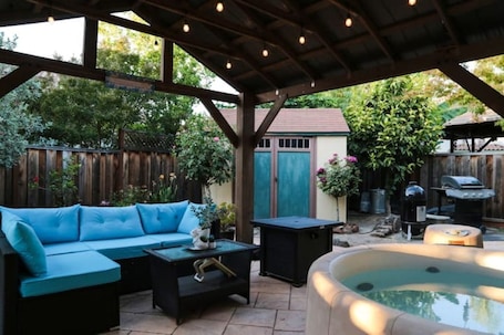 Terrace/patio. Gazebo Oasis, Spacious home, Centrally located, Near Pinnacles, King Beds!