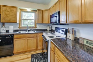 Cookware/dishes/utensils - Charming Rockland Retreat w/ Deck & Grill! (Rockland)
