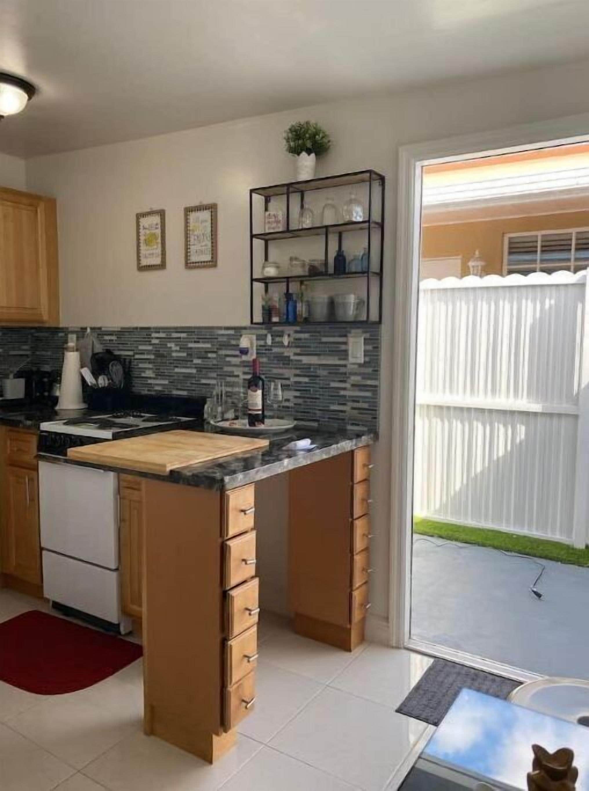 Kühlschrank, Mikrowelle, Ofen