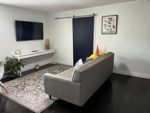 Living area - Spacious Apartment Central Located (Hialeah)
