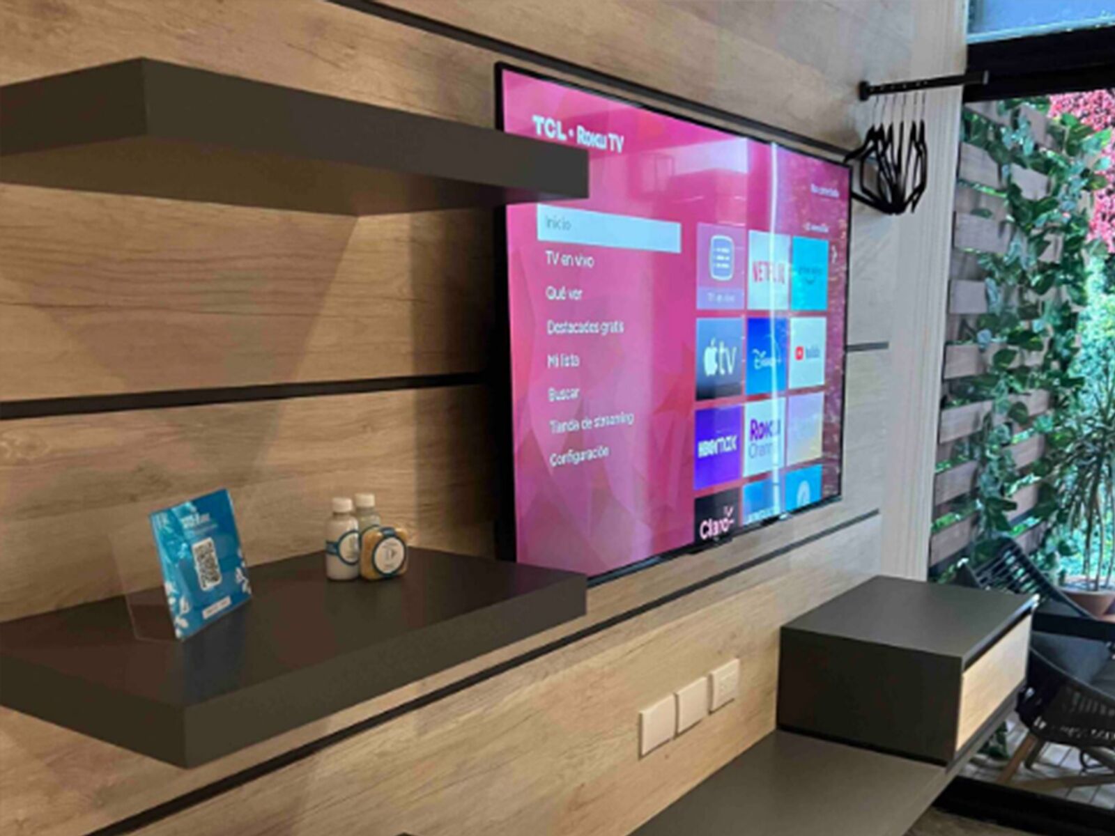 42 吋LCD 電視連數碼電視頻道、串  流服務、 辦公室