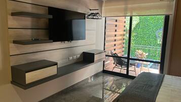 Televisión LCD, servicios de streaming, oficina