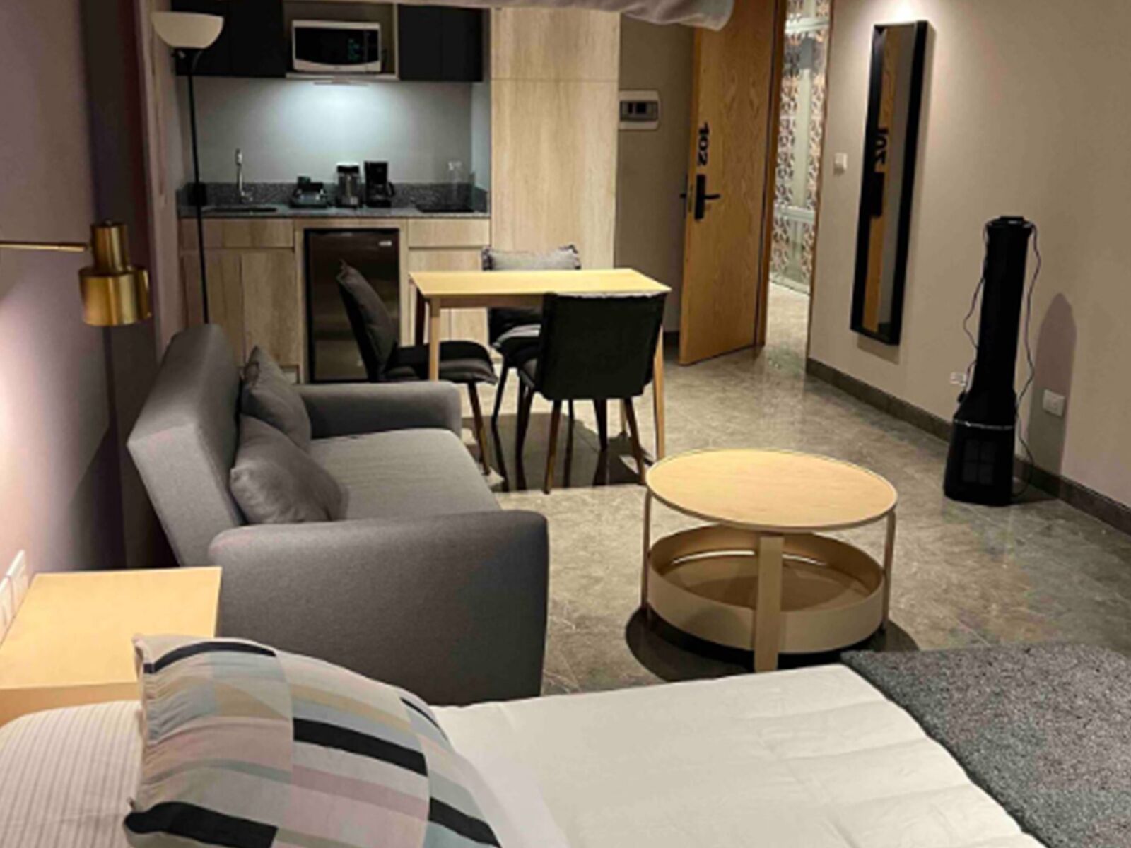 Lägenhet Comfort | Mörkläggningsgardiner, strykjärn/strykbräda, gratis wi-fi och sängkläder