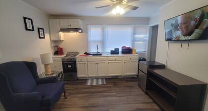1bedroom 1 bath 8 minutes from Downtown Apex
