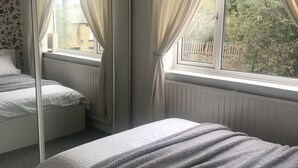 Deluxe Double Room Single Use, 1 Double Bed, Garden View | Iron/ironing board, free WiFi - Woodland Guesthouse (Bradford)