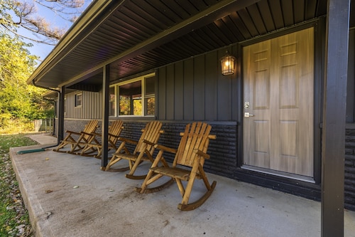 Onyx Outpost (13 min to Old Man’s Cave)