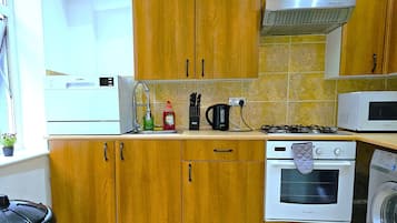 Family Apartment | Private kitchen | Fridge, microwave, oven, toaster