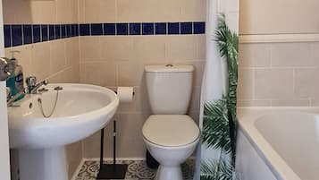 Family Apartment | Bathroom