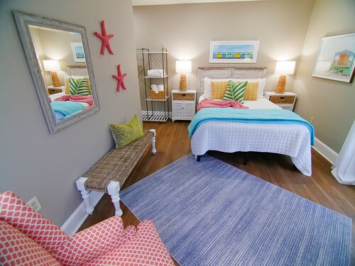 The Capitol Inn - Destin Room - Queen bed