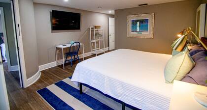 The Capitol Inn Sarasota Room - King bed