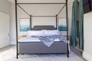 4 Schlafzimmer, Schreibtisch, Bügeleisen/Bügelbrett, WLAN