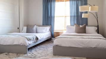 4 habitaciones, escritorio, tabla de planchar con plancha y wifi