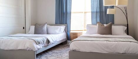 4 Schlafzimmer, Schreibtisch, Bügeleisen/Bügelbrett, WLAN