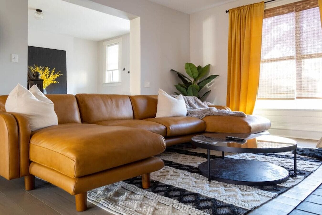 Televisión y chimenea 