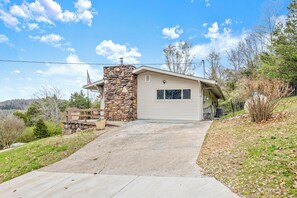 Exterior - Rambo's Adventure & Relaxation (Rogers)