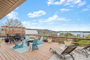 Outdoor dining - Rambo's Adventure & Relaxation (Rogers)