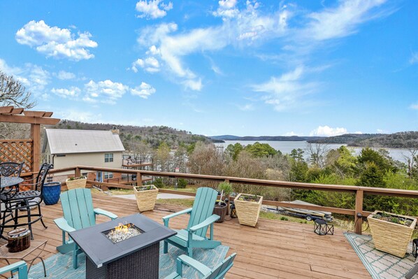 Outdoor dining - Rambo's Adventure & Relaxation (Rogers)