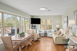 Living area - Rambo's Adventure & Relaxation (Rogers)