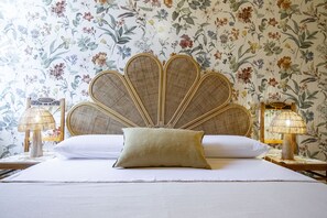 Double Room | Premium bedding, memory foam beds, in-room safe, free WiFi - Epimonì B&b (Catania)