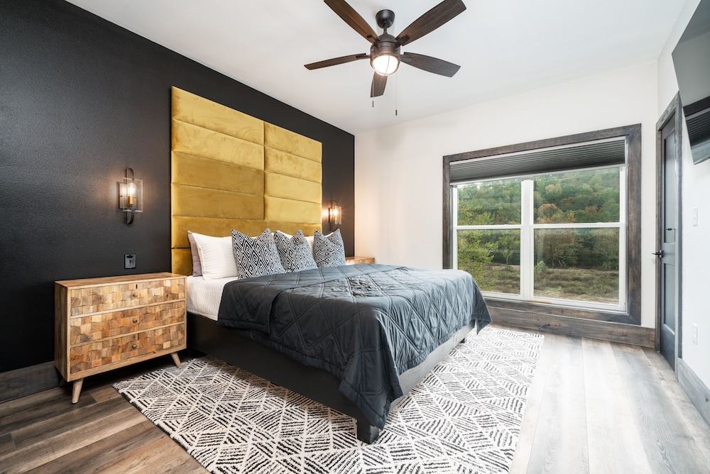 Caddo Patio Waterfront cabin with large porch, game room, & theater