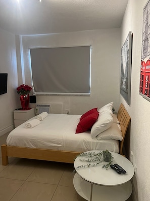 1 chambre, fer et planche à repasser, Wi-Fi gratuit, draps fournis