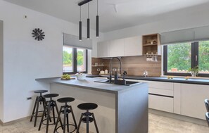 Fridge, microwave, dishwasher, coffee/tea maker