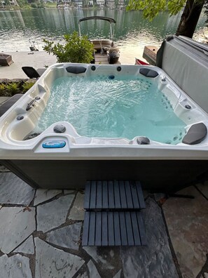 Outdoor spa tub - Warluskee Luxury Lakefront Cottage w/ Hot Tub
(Waleska)